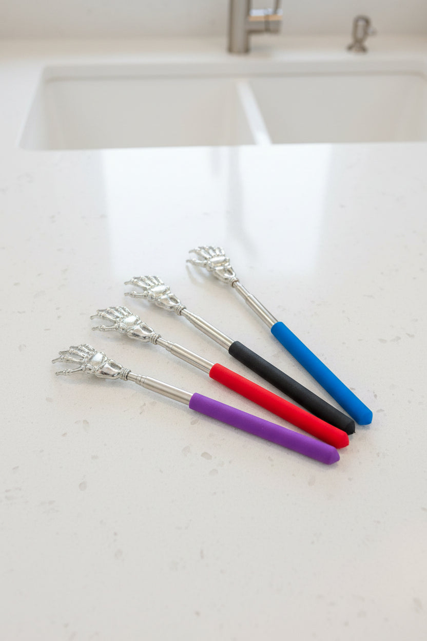 Extending back scratcher